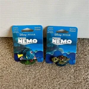 NWT Disney Pixar Finding Nemo 2” Aquarium Ornaments Dory And Squirt