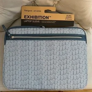NWT Teague Exhibition Laptop Sleeve 13/-14inches. Blue and white pattern