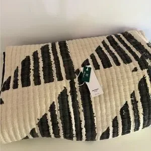 NWT Urban Outfitters Mimi Geo Bed Blanket