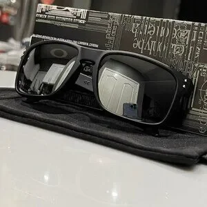 Oakley Holbrook Mens Sunglasses 9102 Chrome Prizm Polarized Lenses