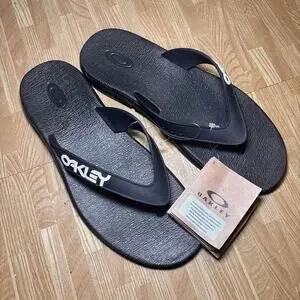 Oakley Men’s B1B Flip Flops Sandals Size 13 Black New With Tags