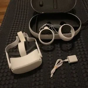 Oculus Quest 2 128GB White VR Headset with Controllers Carrying Case & Charger
