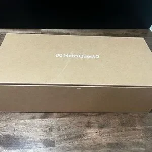 Oculus White VR Headset With Controllers