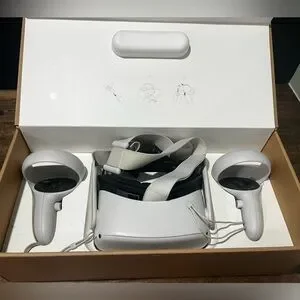 Oculus White VR Headset with Controllers