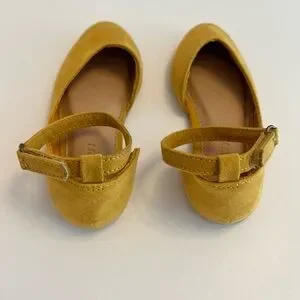 Old Navy Faux Suede Pointy Toe Ballet Flats Mustard Yellow W/Ankle Strap Kids 9T
