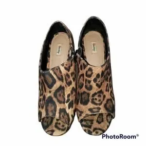Olsenboye Size 6.5 Women's Leopard Print Platform Heels