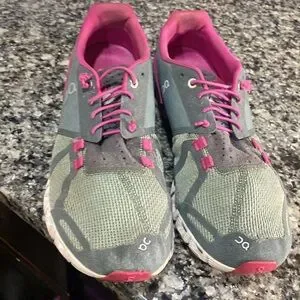 On Cloud Life StyleWomen's Swiss Engineering Sneakers On Running Sz 9