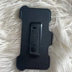 OtterBox Black Defender Belt Clip. Fits 6 6s 7 8 SE 2nd Gen & SE 3rd Gen Phones