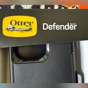 OtterBox Defender Case For Iphone 13 Pro NEW NWT
