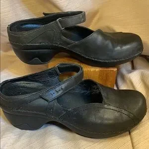 Patagonia Leather Wedged Velcro Maryjanes Slideins