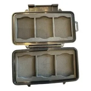 Pelican 0945 Compact Flash Memory Card Case Holds 6 Cards Water Resistant