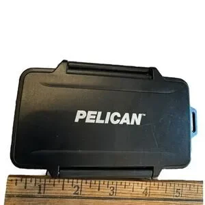 Pelican 0945 Compact Flash Memory Card Case Holds 6 Cards Water Resistant
