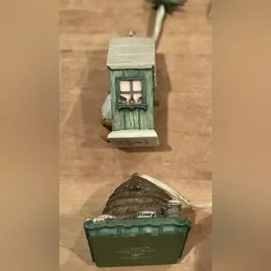 Pfaltzgraff Naturewood Decor Figurines Ornaments Birdhouse Beehive Set Of 2