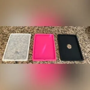 Post Merkury Innovations Silicon IPad Covers