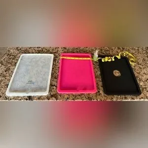 Post Merkury Innovations Silicon iPad Covers