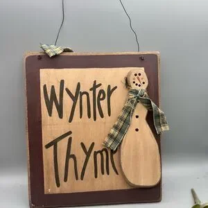 Primitive wooden snowman sign