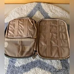 Quilted charger storage travel bag