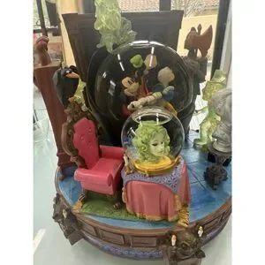 RARE HAUNTED MANSION LARGE SNOWGLOBE New With Working Music