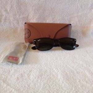 Ray-Ban RB2132 902 New Wayfarer Sunglasses – Tortoise G-15 Green 52-18