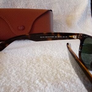 Ray-Ban RB2132 902 New Wayfarer Sunglasses – Tortoise G-15 Green 52-18