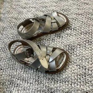Saltwater sandals for little girls