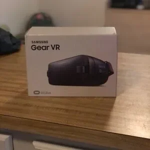 Samsung Gear VR powered by Oculus Blue Black New in box