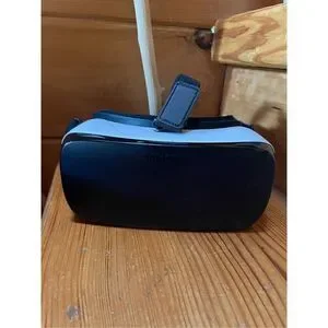 SAMSUNG Gear VR Virtual Reality Oculus Headset Glasses SM-R322 White