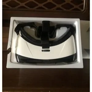 Samsung SM-R322NZWAXAR Gear VR Headset - Frost White
