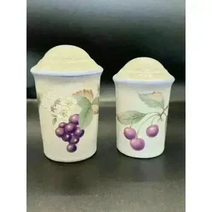 Savior Vivre "Luscious" Salt And Pepper Set Grapes Flowers And Green Leaf Design