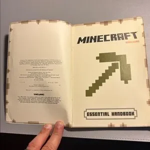 Scholastic Gaming Guide - Green And Gold