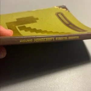 Scholastic Gaming Guide - Green And Gold