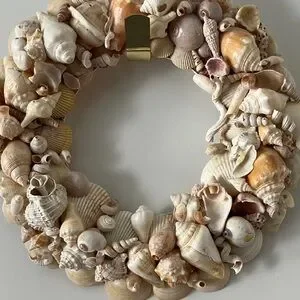 Seashell Holiday Wreath - Cream And Tan