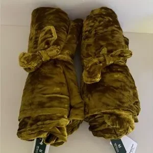 Set Of 2 NWT Urban Outfitters Crushed Velvet Opaque Window Curtains