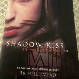 Shadow Kiss Vampire Academy Novel