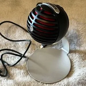 Shure MV5 Digital Condenser Microphone With Cardioid Plug-and-play Red/black EUC