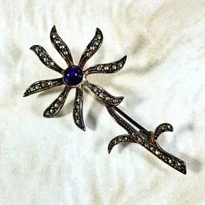 Silver-tone vintage abstract daisy pin with marcasite and purple stone Silver-tone vintage abstract daisy pin with marcasite and purple stone