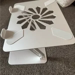 Skrebbo Silver Laptop Or Tablet Stand