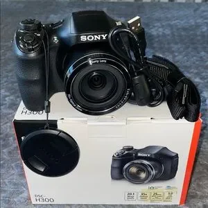 Sony DSC-H300 Cyber-shot. 20.1 Mega Pixels. 35x Optical Zoom. 25mm Wide-angle