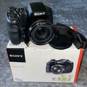 Sony DSC-H300 Cyber-shot. 20.1 Mega Pixels. 35x Optical Zoom. 25mm Wide-angle