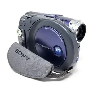 Sony Handycam DCR-DVD101 DVD Camcorder + Extra Battery + Charger + Case
