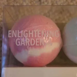 Soothe & Soak Bath Bombs NWB