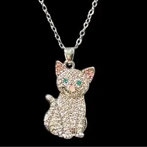 Sparkling Cat Pendant Necklace E64