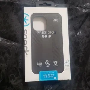 Speck Presidio2 Grip IPHONE 6.1" (2020) NIB