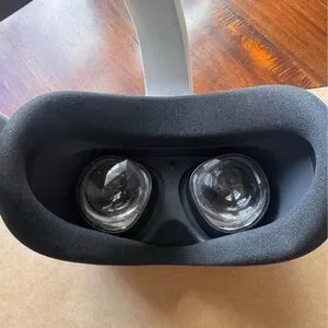 Standalone VR Headset With Controllers - White