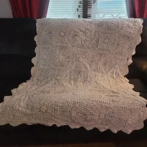 Tablecloth Crocheted Boho Kitchen Dining Room Vtg Looking Granny Square 46x60