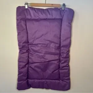 TÁN AND PURPLE DOG BED