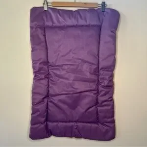 TÁN AND PURPLE DOG BED