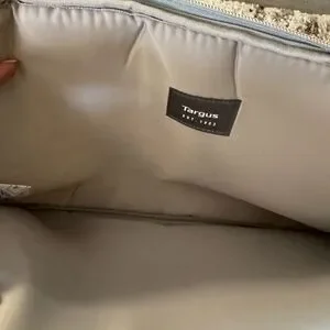 Targus Laptop Computer Sleeve Case 15x11 White Grey Padded Zipper Pocket