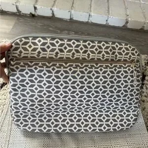 Targus laptop computer sleeve case 15x11 white grey padded zipper pocket