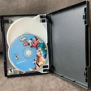 The Sims 2 Pets PC 2 DISC WITH MANUAL